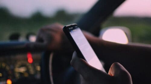 Nepropisno korišćenje mobilnog telefona u toku vožnje
