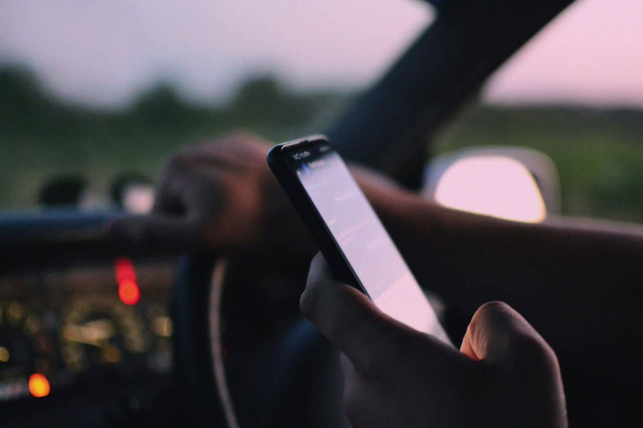 Nepropisno korišćenje mobilnog telefona u toku vožnje
