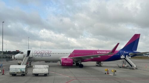 Wizz Air avion na aerodromu